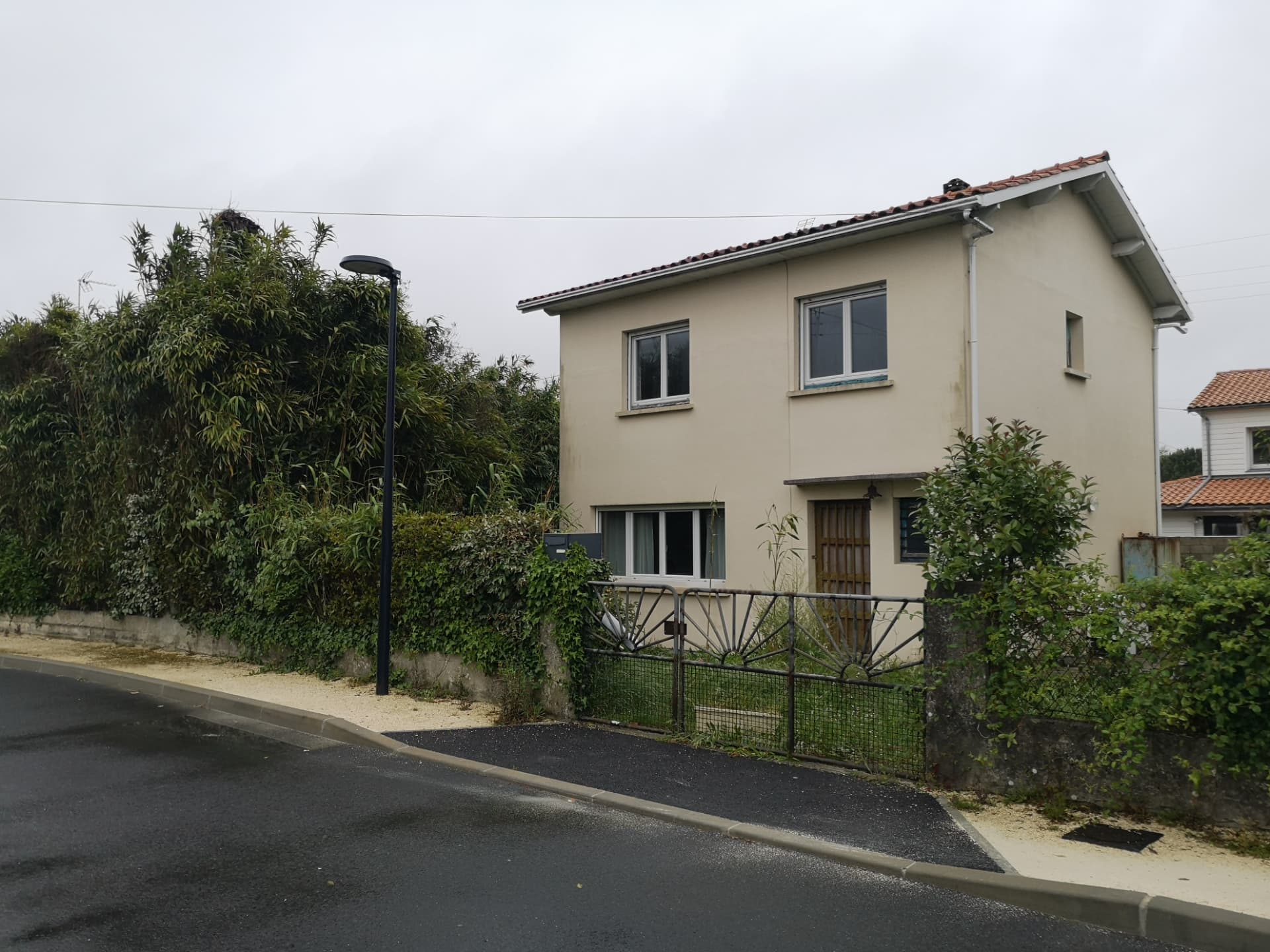 La maison existante depuis la rue